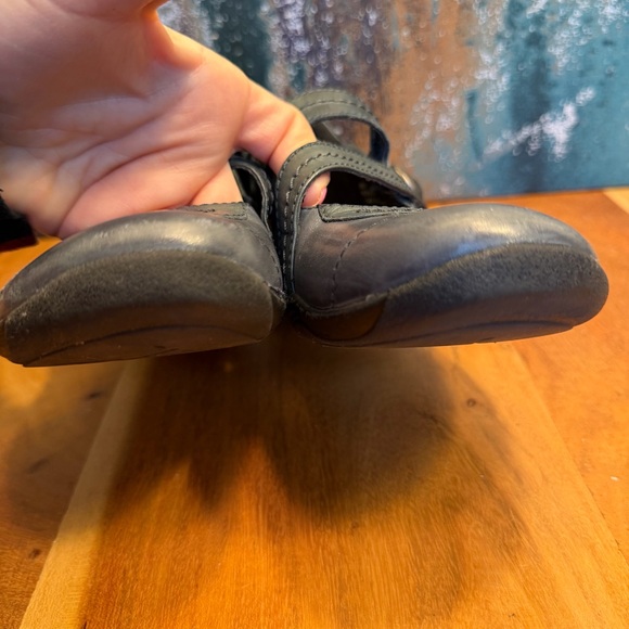 Clarks Artisan Kessa Agnes Leather Velcro Mary Jane Flats Size 7 (EUC) - Picture 12 of 15